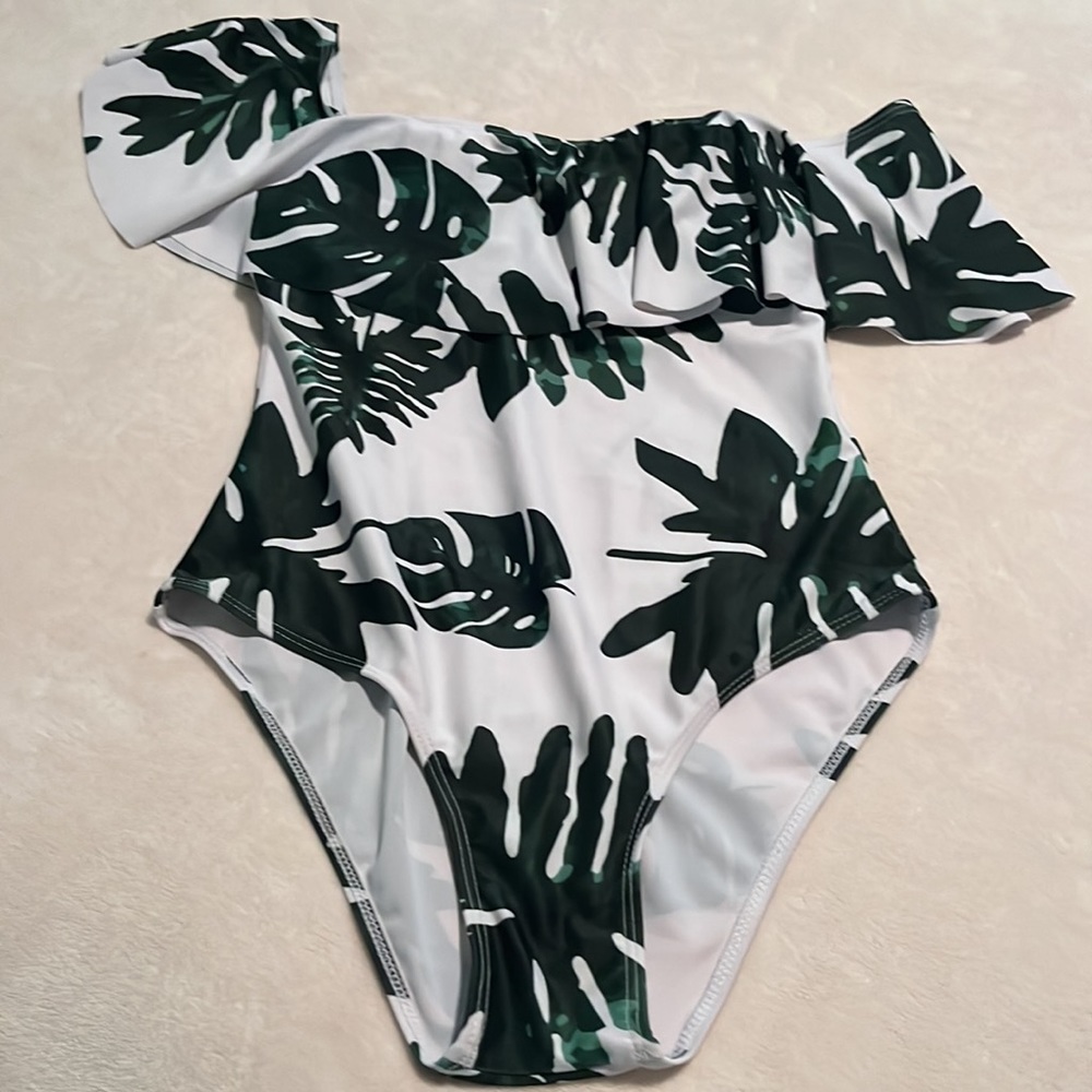 NWOT Leaf Print Convertible Top One Piece Swimsuit Size S - Picture 4 of 9